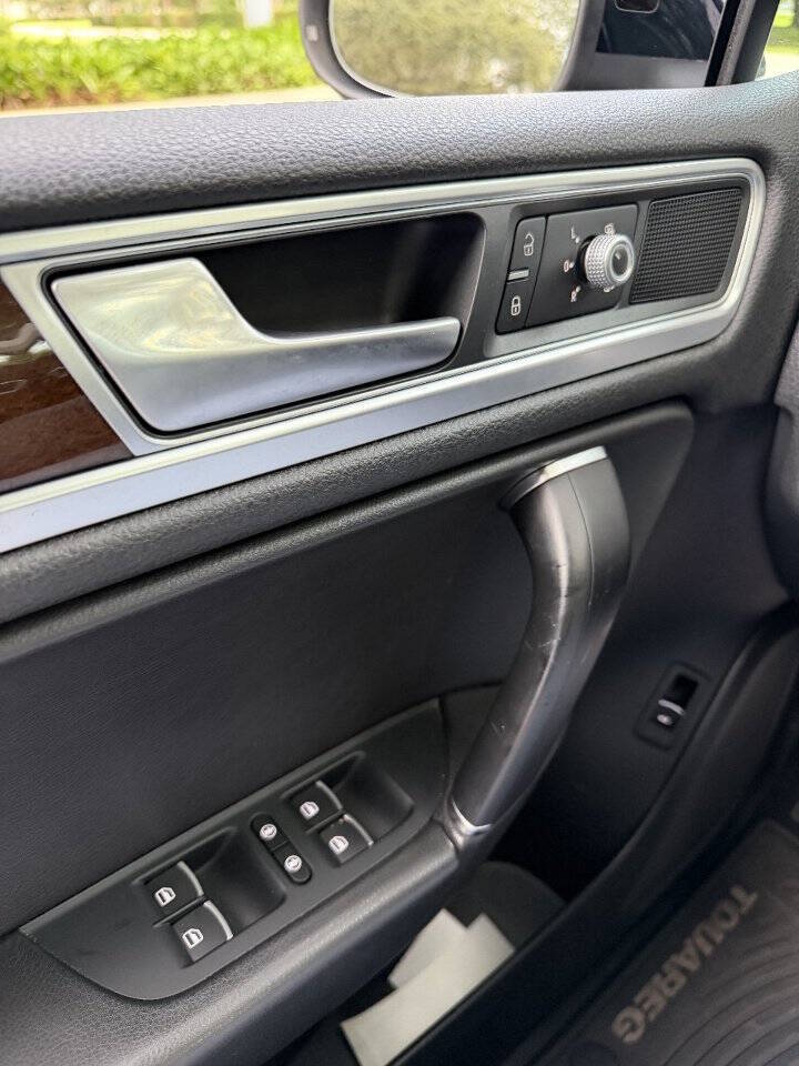 2016 Volkswagen Touareg, photo 13