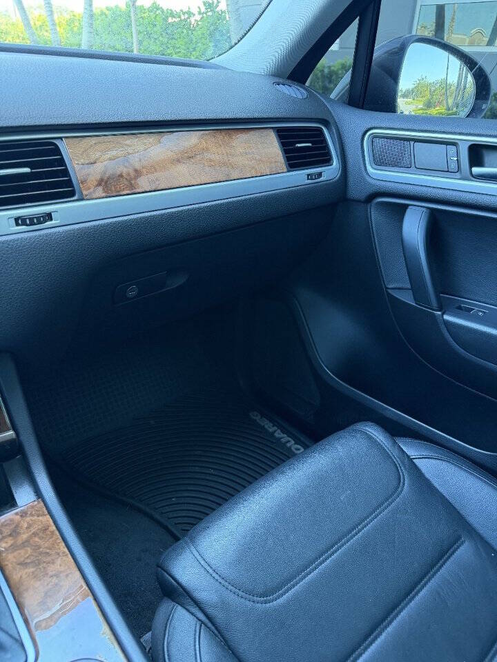 2012 Volkswagen Touareg, photo 13