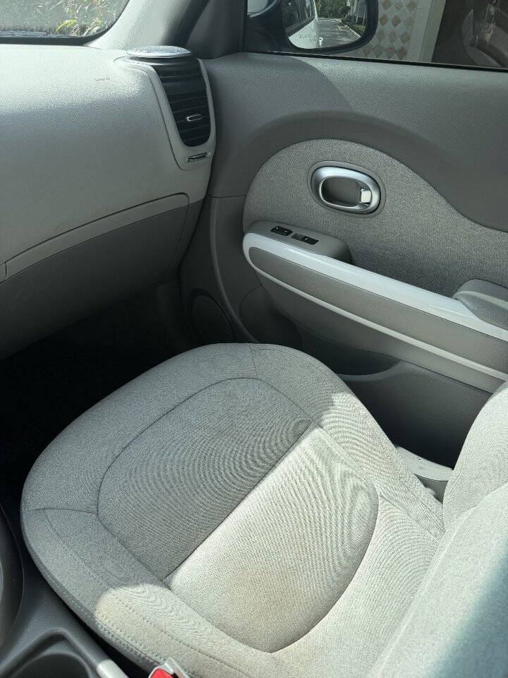 2016 Kia Soul EV, photo 14