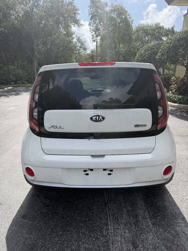 2016 Kia Soul EV, photo 16